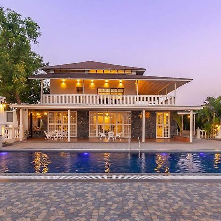 Stayvista'S Lake La Vie - Tranquil Lake-View Villa Amidst Farmland With Pool And Poolside Gazebo - Proximity To Sula Nashik Buitenkant foto