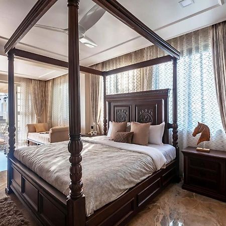 Stayvista'S Lake La Vie - Tranquil Lake-View Villa Amidst Farmland With Pool And Poolside Gazebo - Proximity To Sula Nashik Buitenkant foto