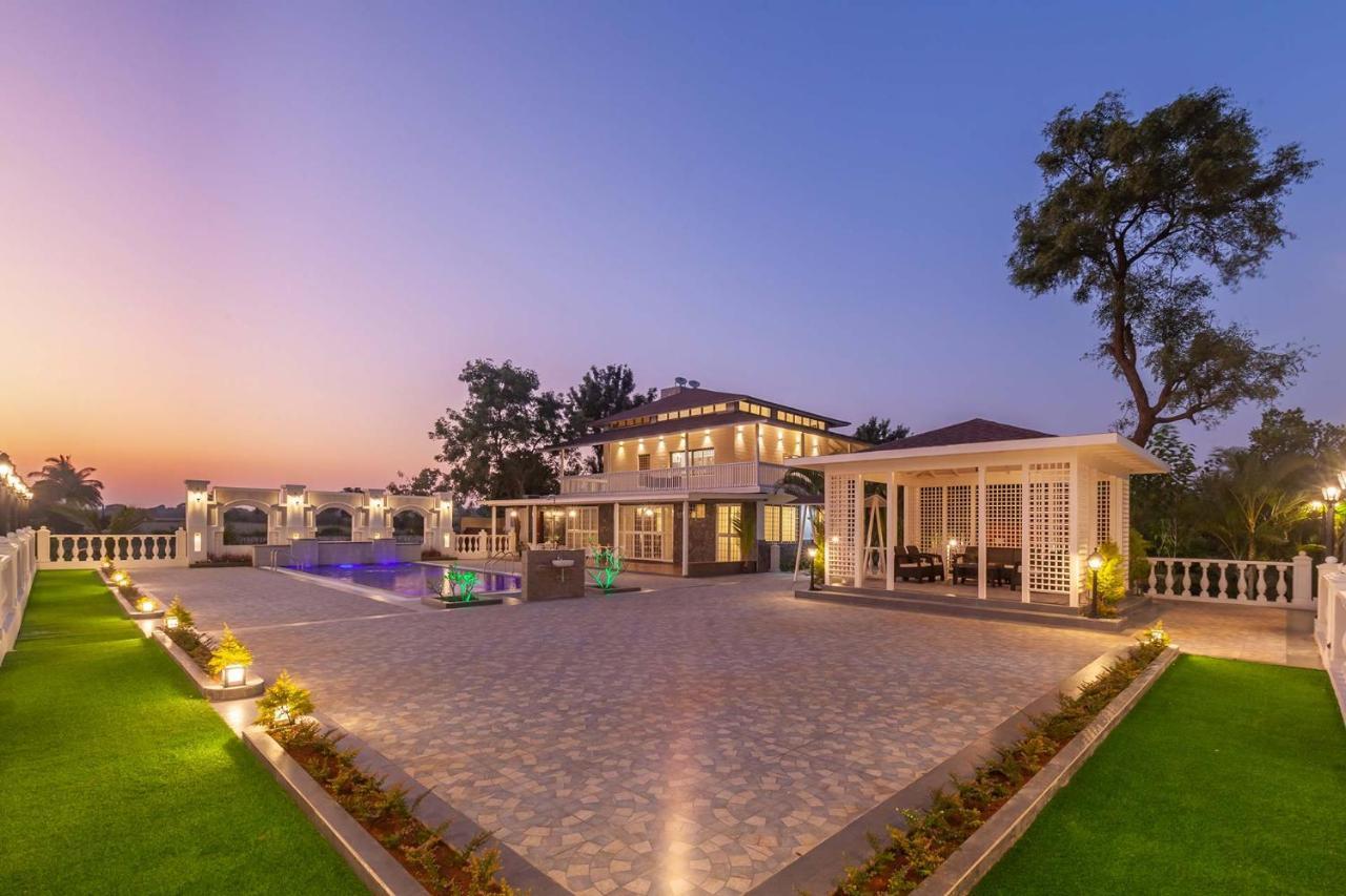 Stayvista'S Lake La Vie - Tranquil Lake-View Villa Amidst Farmland With Pool And Poolside Gazebo - Proximity To Sula Nashik Buitenkant foto