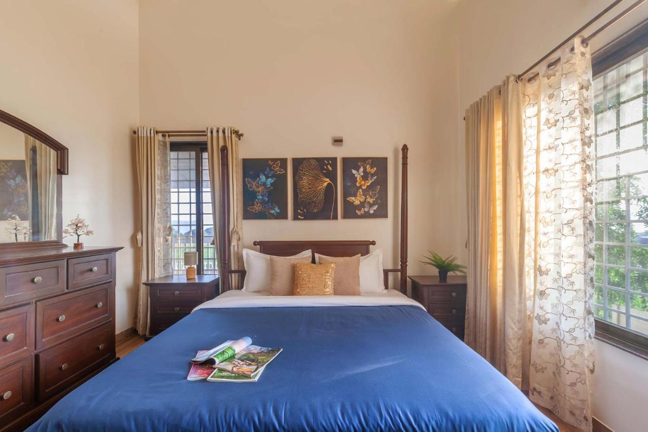 Stayvista'S Lake La Vie - Tranquil Lake-View Villa Amidst Farmland With Pool And Poolside Gazebo - Proximity To Sula Nashik Buitenkant foto